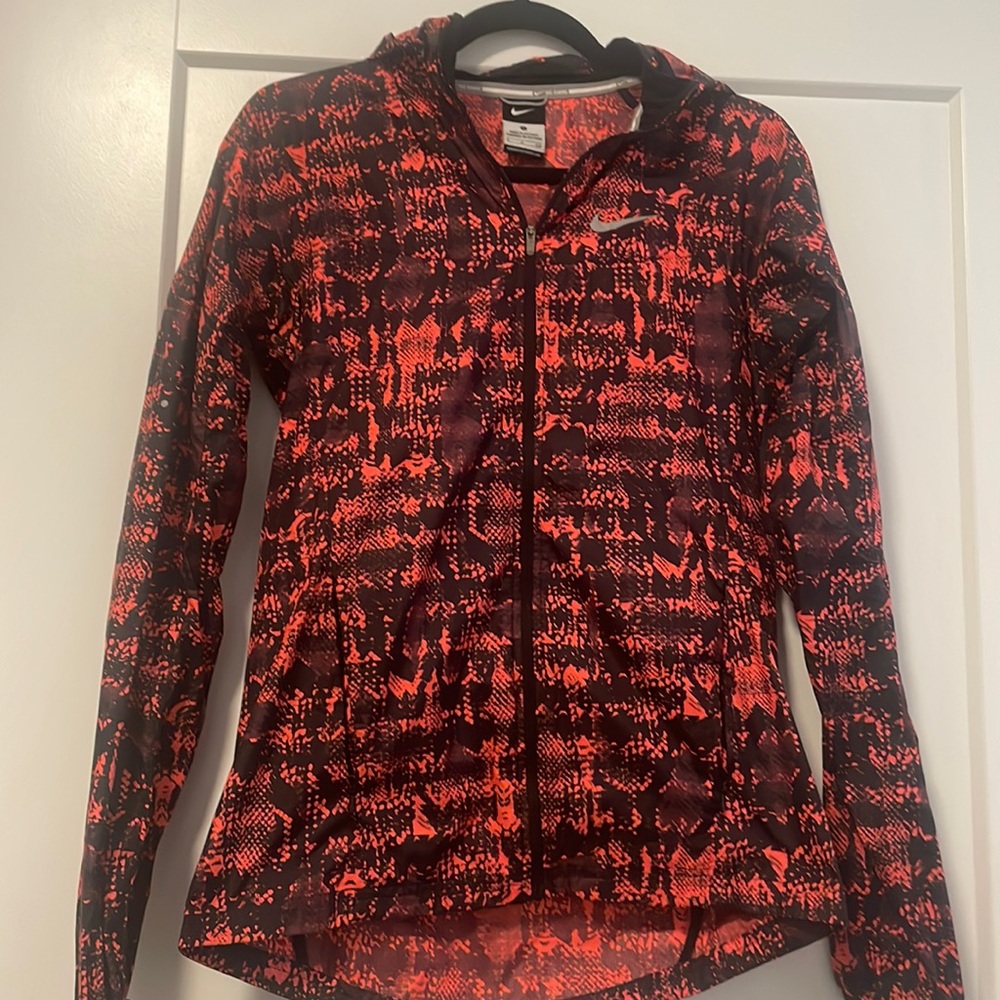 Nike womens running windbreaker with hood- great condition! Worn twice!
